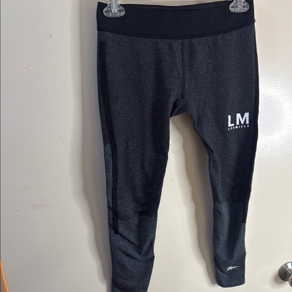 Reebok Black Leggings with Form-Fitting Design and Elastic Waistband Les mills